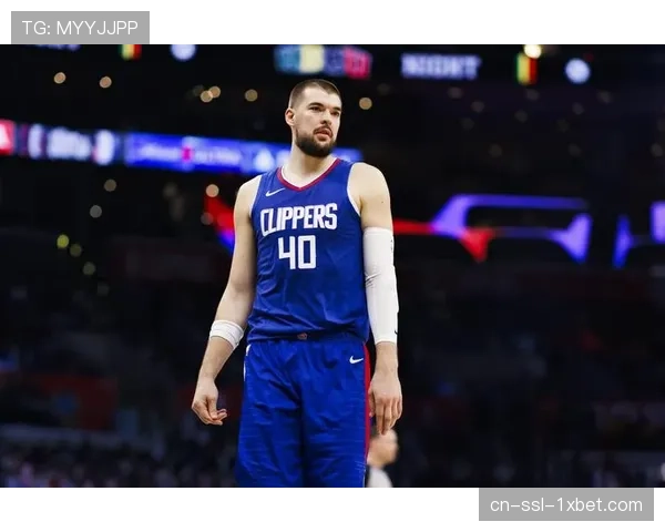 快船祖巴茨肋骨骨折赛季报销 内线轮换仅剩普拉姆利一人苦撑